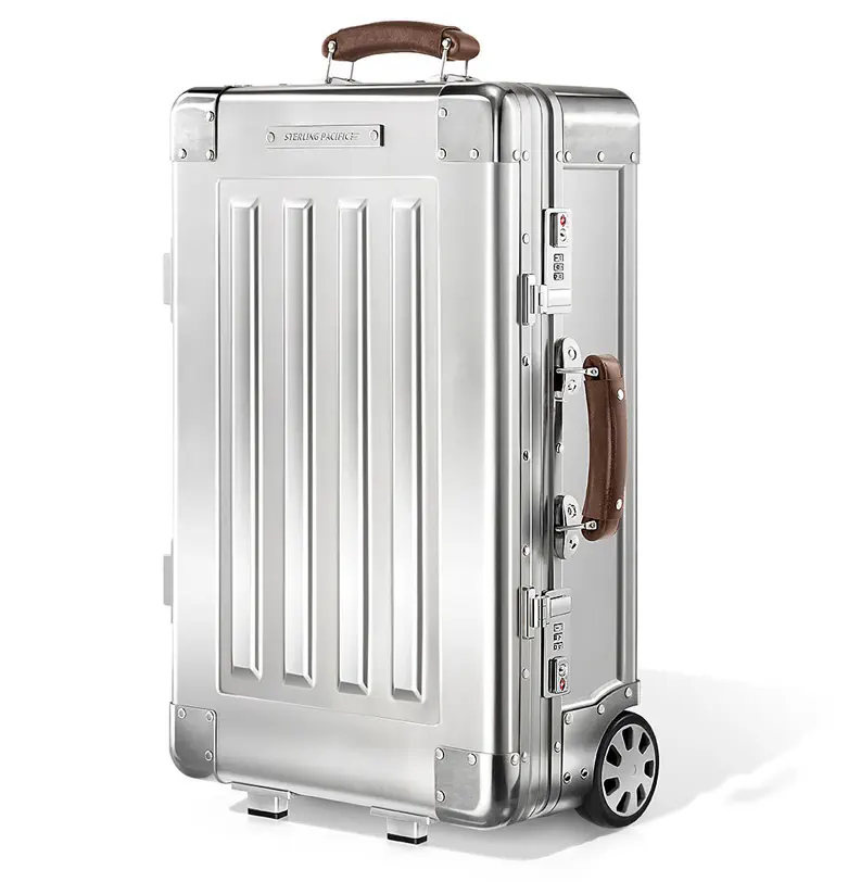 Travel Suitcase, Luxury Luggage, E-commerce retouching by Victor Branovets