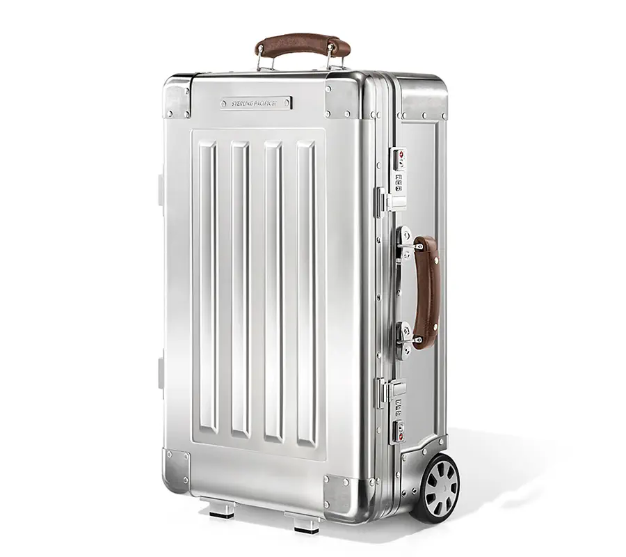 After: Suitcase, E-Commerce Retouching